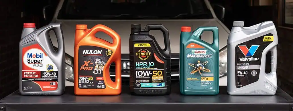 best oil lubricant brands Mujer Con Plug Anal Sobre Fondo Rosa — Foto de stock #645098990 © serezniy main image 1